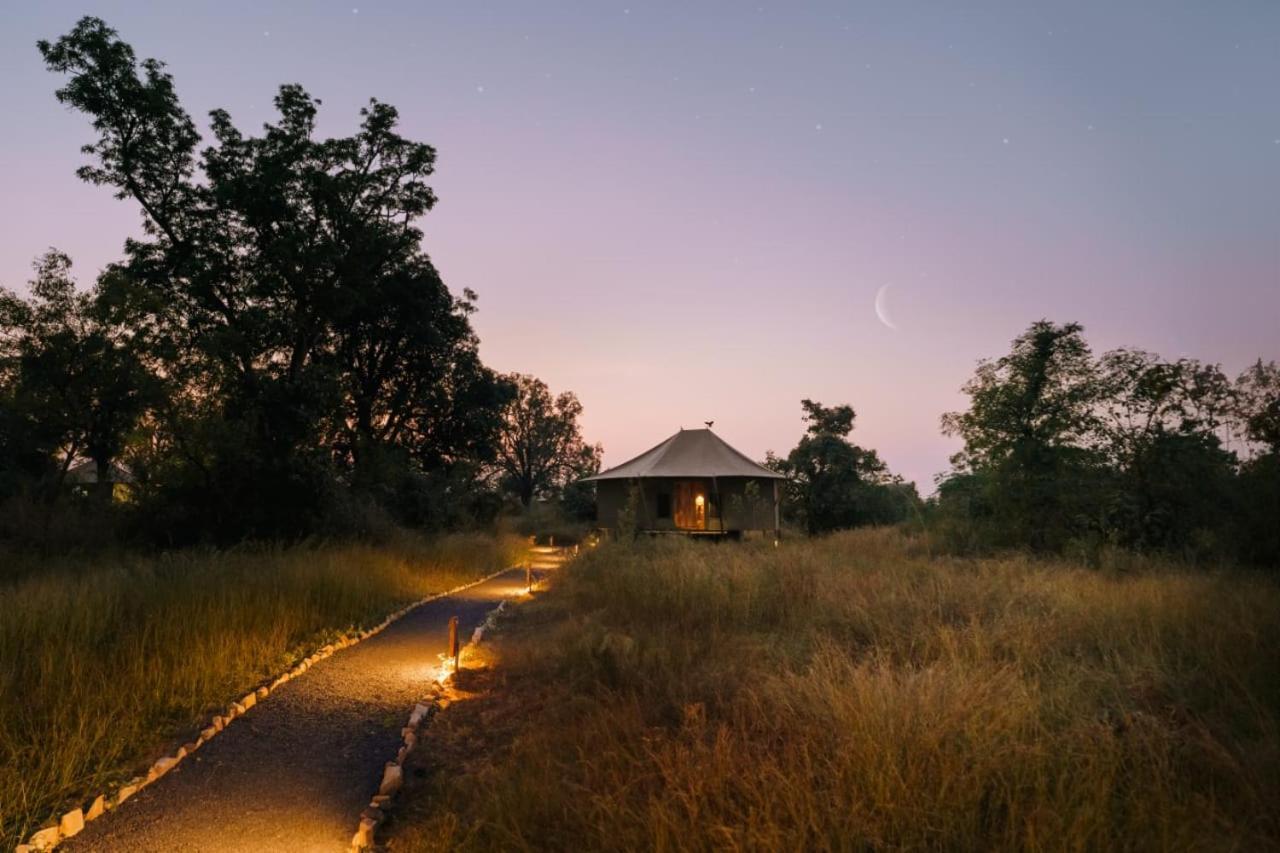 Отель Trees N Tigers, Tadoba Kolara Экстерьер фото